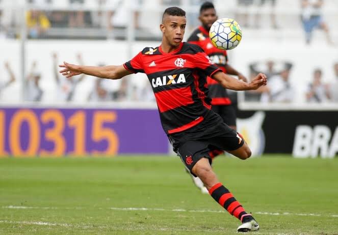 O lateral-esquerdo Jorge, a jovem promessa do @Flamengo em 2016. Nostálgico!