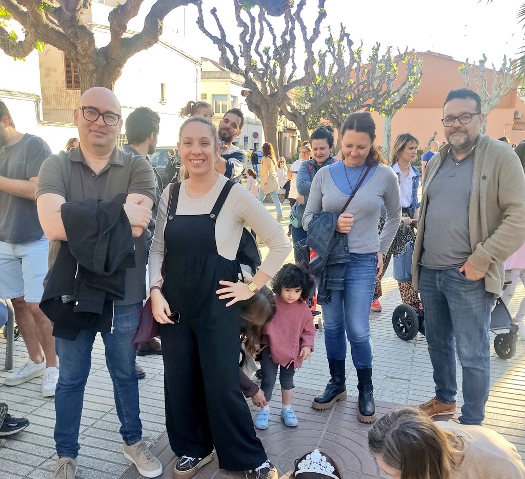 ERCpm's tweet photo. ➡️ Dissabte, durant la Festa dels 100 Dies, vam estar amb la nostra regidora Bàrbara Anglí a la presentació dels cartells de la Festa Major 2024. Enhorabona als cartellistes guanyadors i gràcies a totes les persones que hi han participat!
#PremiàDeMar  #CulturaPopular #FestesPdM https://t.co/sQ4lJouB7I