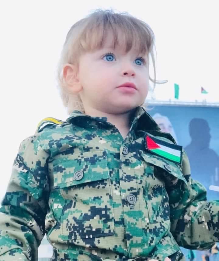 Dedesinin torunu..
Sabredin ey Heniyye Âilesi..!
Cenâb-ı Mewlâ bütün bir âilenizin ecrinizi kat kat verecek inşaallah..!