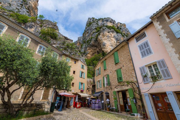 PerseusLeGrand's tweet photo. 5) Moustiers-Sainte-Marie (Alpes-de-Haute-Provence) https://t.co/nisPYoPmUQ