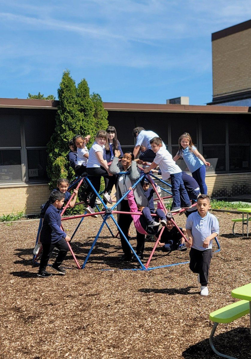 JeanMarie325's tweet photo. From playing at recess to putting kids on the bus…What doesn’t this lady do???🧡 https://t.co/z177e57JPg