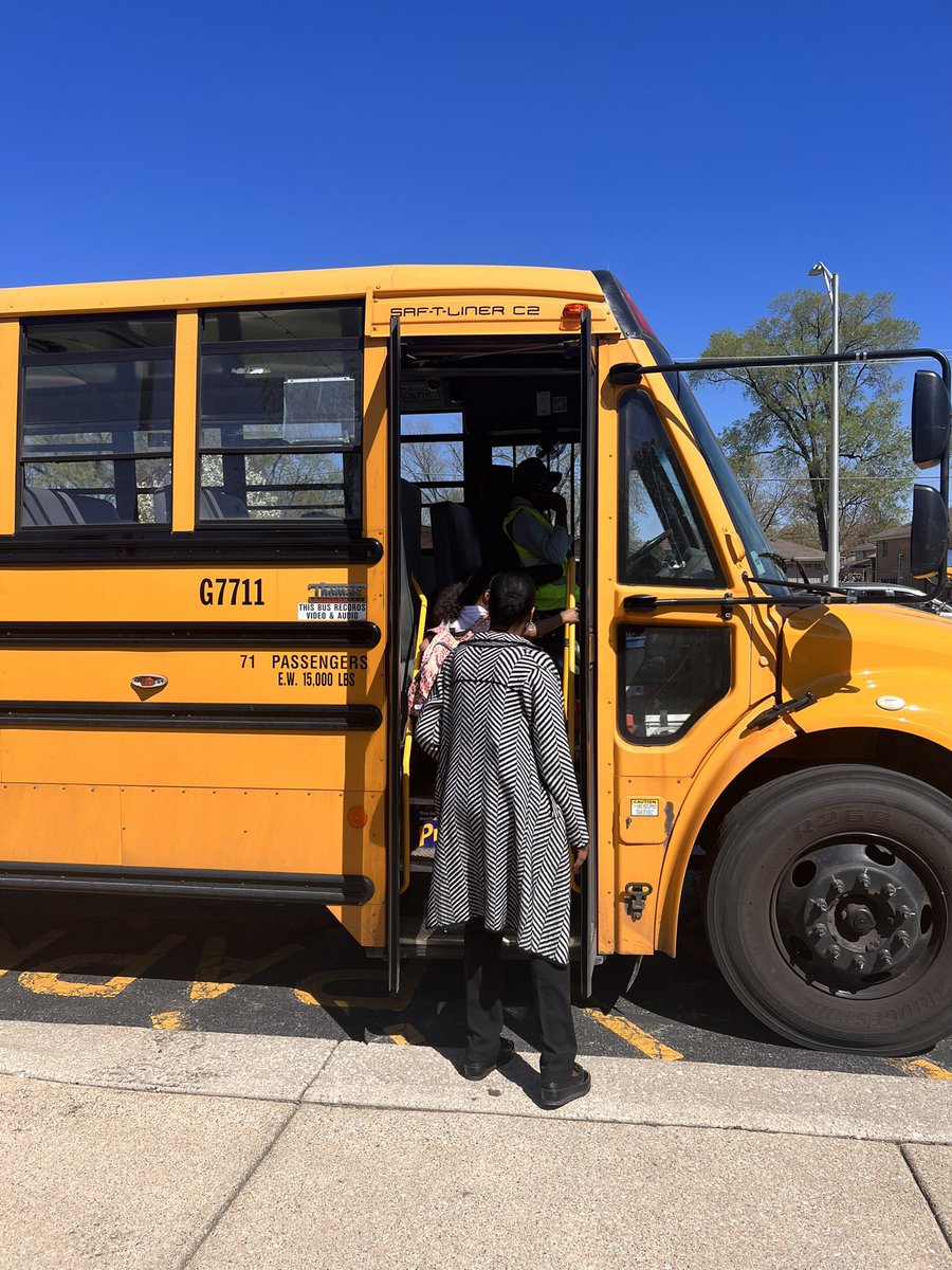 JeanMarie325's tweet photo. From playing at recess to putting kids on the bus…What doesn’t this lady do???🧡 https://t.co/z177e57JPg