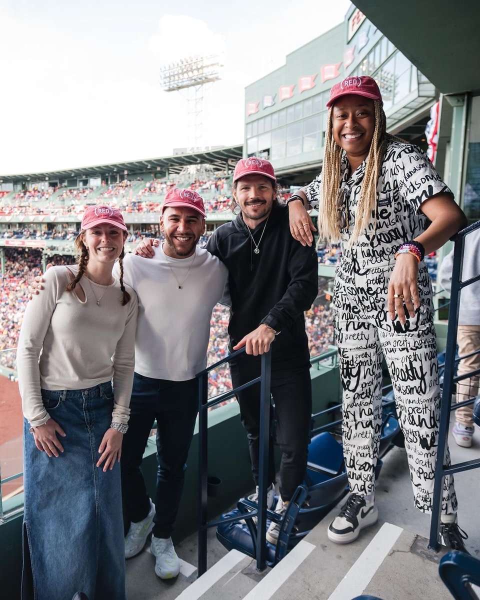 4 runners, 26.2 miles, and over $40.4K raised so far!! A huge congratulations and an even bigger THANK YOU to our incredible (RED) Runners: @churchill_dan, @jeffreymce, @dopequeenpheebs, and Belle Zelazny