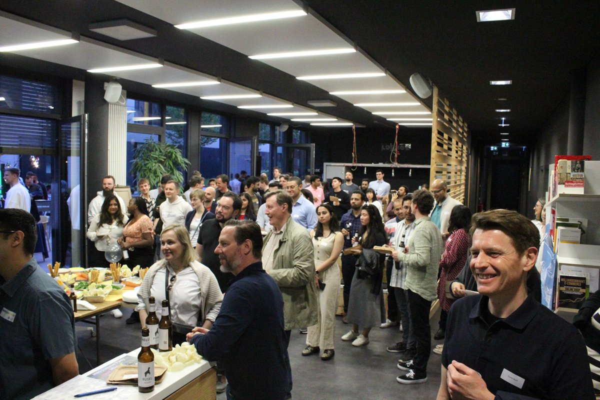 VisualAbstractx's tweet photo. ππ₯ What a night at the MBS BBQ with Visual Abstract! Over 100 guests joined us at MAFINEX for great food, 'Naro's Singing Pizza,' and top-notch networking. Till next time! π€πΉ
#VisualAbstract #MBS #StartupCommunity #MannheimStartups https://t.co/smWm5Kfnme