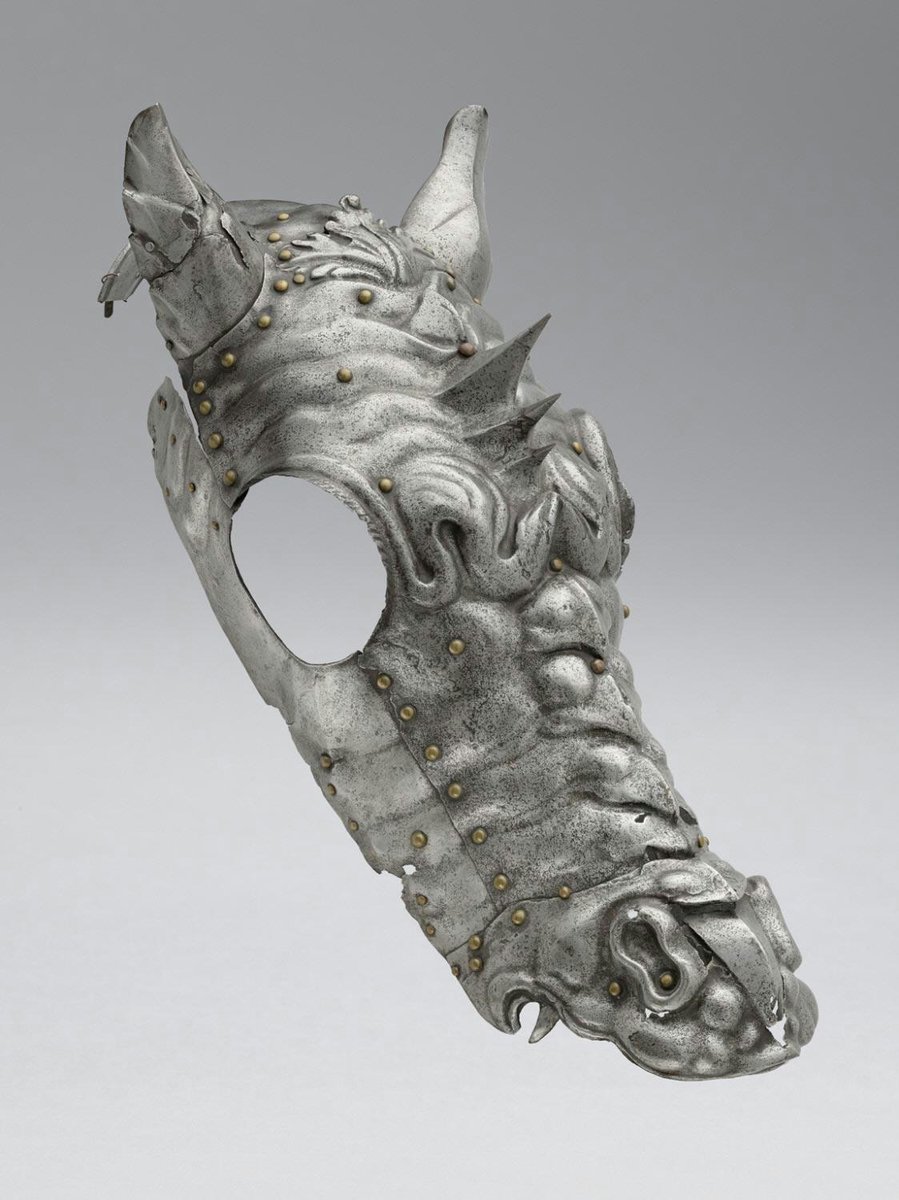 TheArmour's tweet photo. An astonishingly ornate #Shaffron,
Length: 25.2 in/64 cm
Width: 10.75 in/27.3 cm
Depth: 6 in/15.2 cm
Weight: 5.6 lbs/2540 g
#Italy, ca. 1540-1550, housed at the @philamuseum
#armor #horsearmor #barding #renaissance #philadelphiamuseumofart #art #history https://t.co/DImE3l6hC4