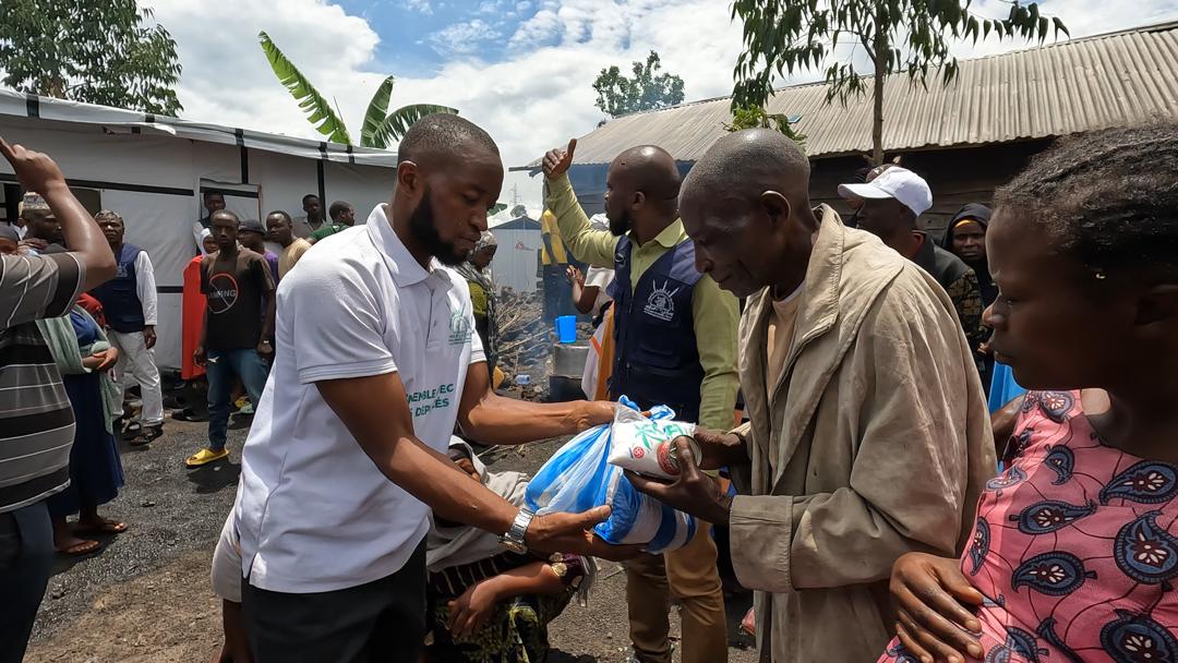 Acadi_RDC's tweet photo. 4000kgs de nourriture distribués aux familles musulmanes déplacées de guerres à #Goma, #RDC à l’occasion de la fête de l’Eïd el Fitr.

La vidéo sur le lien :
https://t.co/QoOgvDKjLb https://t.co/dpnaaxOOGC