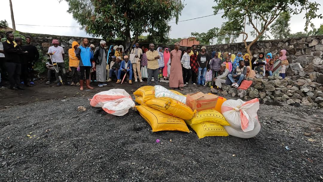 Acadi_RDC's tweet photo. 4000kgs de nourriture distribués aux familles musulmanes déplacées de guerres à #Goma, #RDC à l’occasion de la fête de l’Eïd el Fitr.

La vidéo sur le lien :
https://t.co/QoOgvDKjLb https://t.co/dpnaaxOOGC