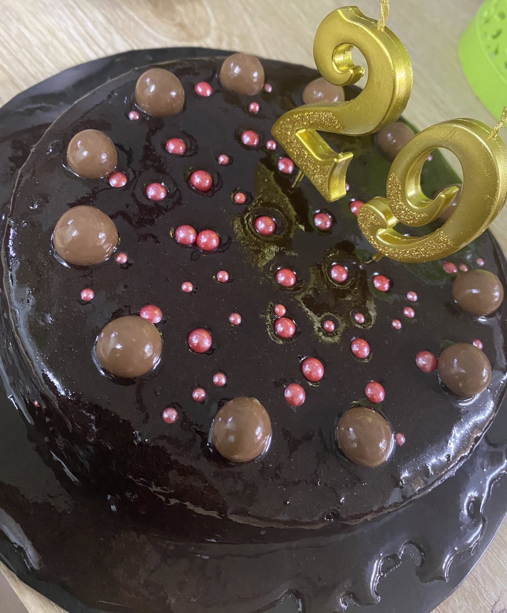 fanamarhat_'s tweet photo. I have a very supportive daughter, umur baru 2 tahun 2 bulan.. dia datang tengok n puji hasil kerja aku.. dia ckp "tik aiii" https://t.co/qPeb9ZuSlb