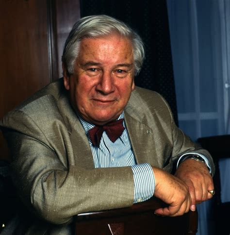 Day of laughter! Three comic geniuses b otd: Charlie Chaplin (1889): 'A day without laughter is a day wasted.' Spike Milligan (1918): 'After five days in hospital, I took a turn for the nurse.' (Ahem.) Peter Ustinov (1921): 'Laughter... the most civilised music in the world.'