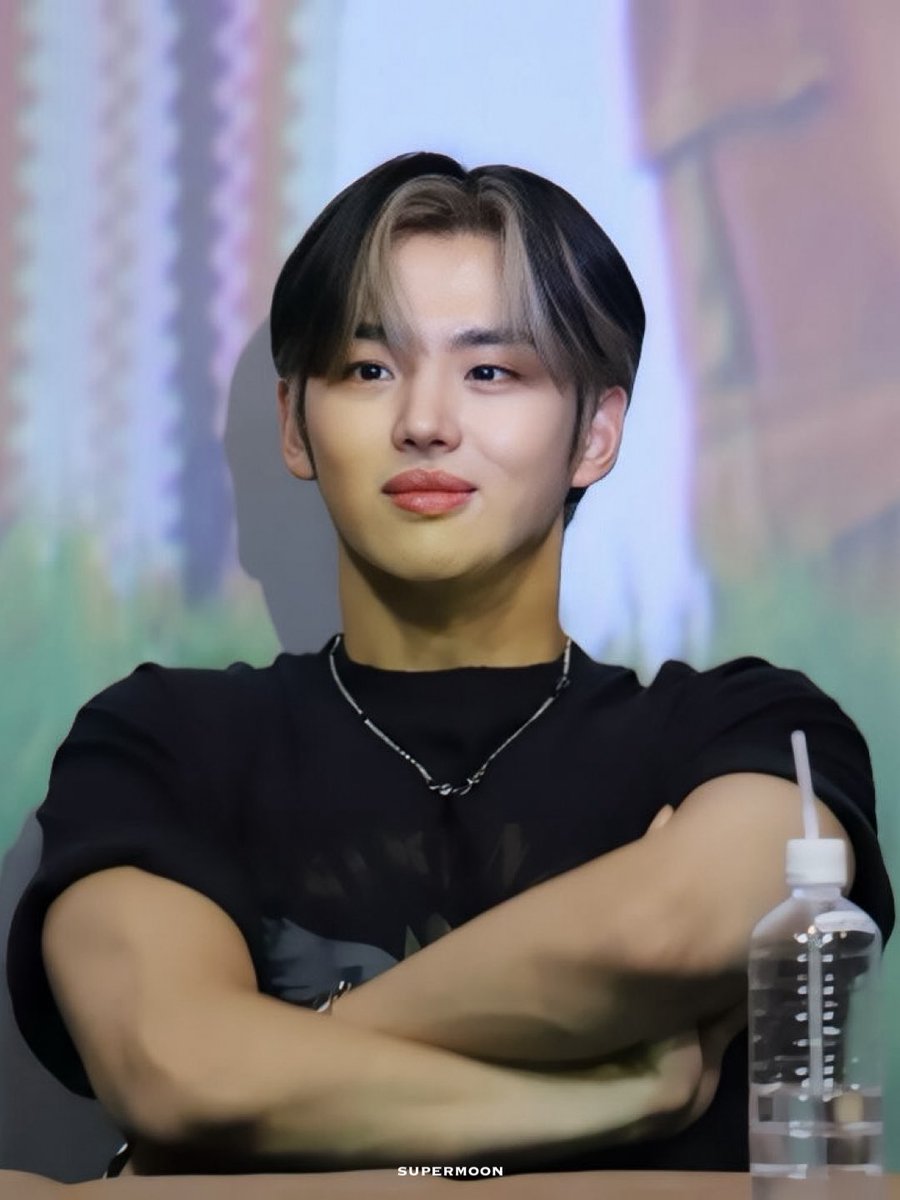supermoon_hs's tweet photo. 생일 축하합니다! 🕊  ͗ ͗𓂃 ♡

　　𝟏　𝓗𝓞𝓝𝓖𝓢𝓔𝓞𝓚

#HONGSEOK #홍석 #양홍석 #ホンソク #PENTAGON #펜타곤 #ペンタゴン
240413 홍석 팬미팅 / 230901 일본 팬싸 https://t.co/6w3xTvcCHt