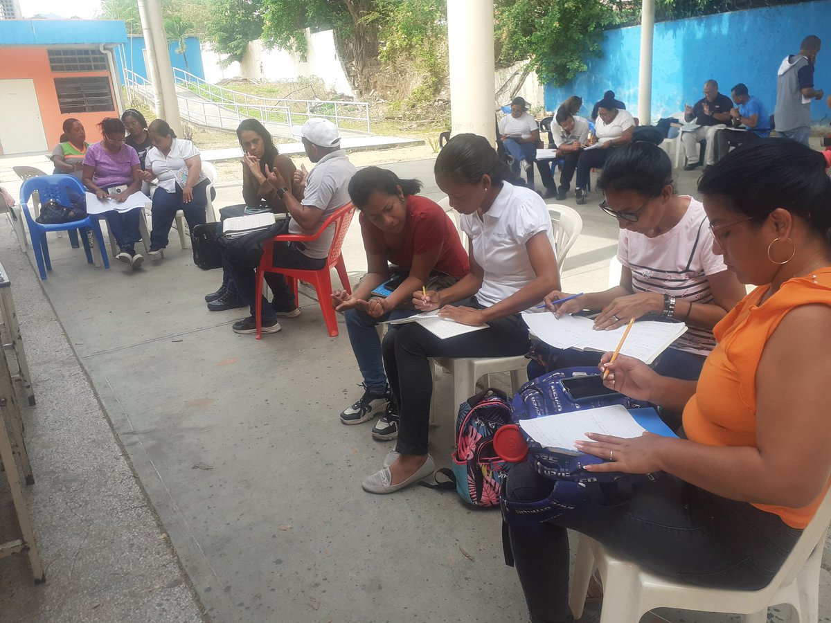 CdcePlaza's tweet photo. El CDCE PLAZA activados en el Diplomado de Matemática a cargo del Prof Jorge Blanco para los Docentes de Guarenas #Miranda .@_LaAvanzadora .@rosabecerra3 .@ZYSEGMIRANDA .@EulerRmr .@MPPEDUCACION https://t.co/Xm4QlqwKRw