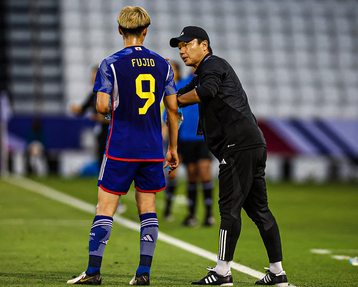 GoalJP_Official's tweet photo. 🇯🇵 #U23日本代表、白星発進！🔥

8分に松木玖生のゴールで先制するも、17分に退場者を出し試合の大半を10人で戦った日本。

それでもGK 小久保玲央ブライアンを中心に、集中した守備で得点を許さず完封勝利！パリ五輪出場権獲得へ、好スタートを切った！

日本 1-0 中国

#daihyo #サッカー日本代表 https://t.co/cY5KHb4Kua