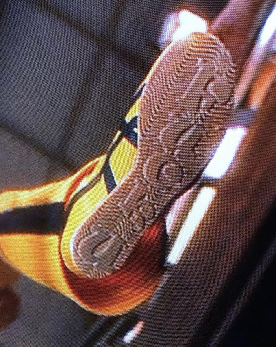 StreetFashion01's tweet photo. Onitsuka Tiger for Kill Bill (2003) https://t.co/L2J9XpMf2w