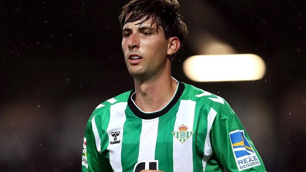 West Ham have scouted Real Betis' Juan Miranda, although Brentford, Crystal Palace and Wolves are also keen on the left-back. (HITC)