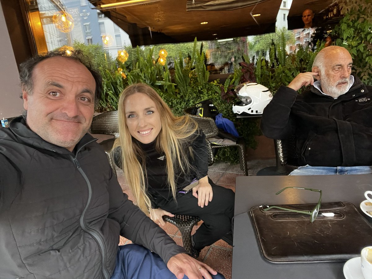 Lluis_Zuniga's tweet photo. Reunión motogepera… lástima que los demás no hayan querido salir en la foto! Jaja
#Burillo
@JuditFlorensa https://t.co/8CN4jQixpi