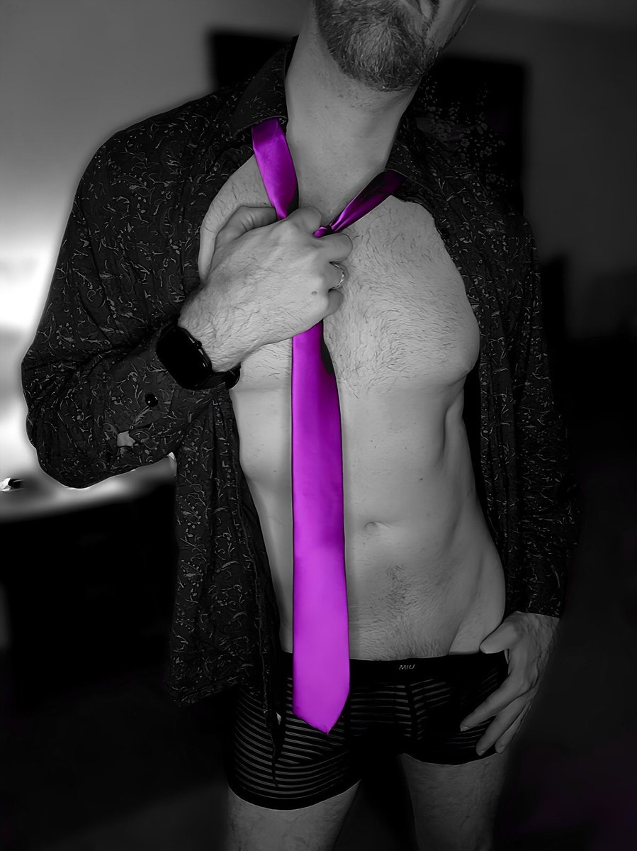 m1st3rburns's tweet photo. Is it the tie or the see-through boxer-briefs that are the lingerie here??? ๐ค
#30DaysOfLingerie
#TieTuesday
#TransparentTuesday https://t.co/FvC0swlt8M