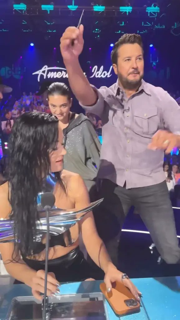 Social media explodes with reactions, with fans praising Luke Bryan for his chivalry and Katy Perry for handling the situation with grace and humor. 🙌😄 It's proof that even in the spotlight, kindness shines through! #KindnessMatters #FanAppreciation