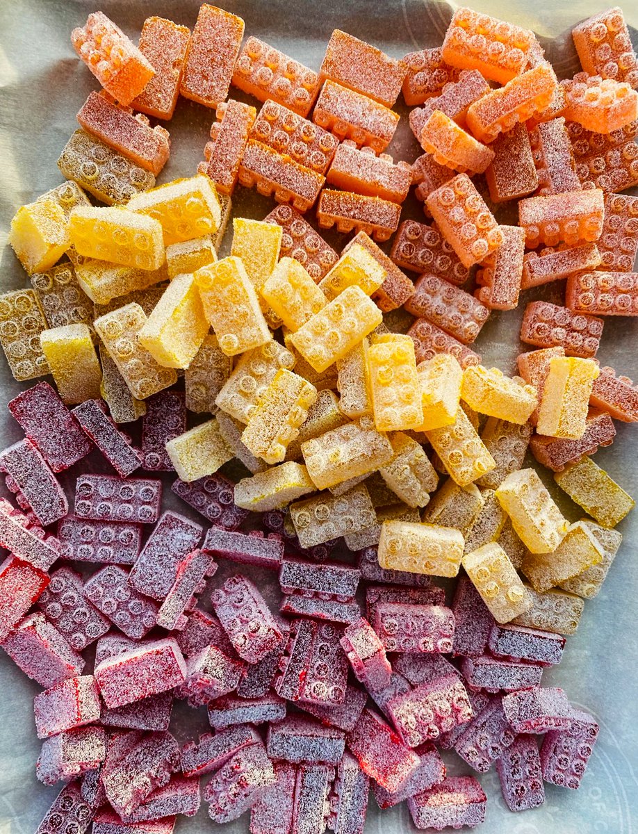 I made these 25 mg gummy lego bricks 🧱 ♥️💛🧡 How many are you eating ?