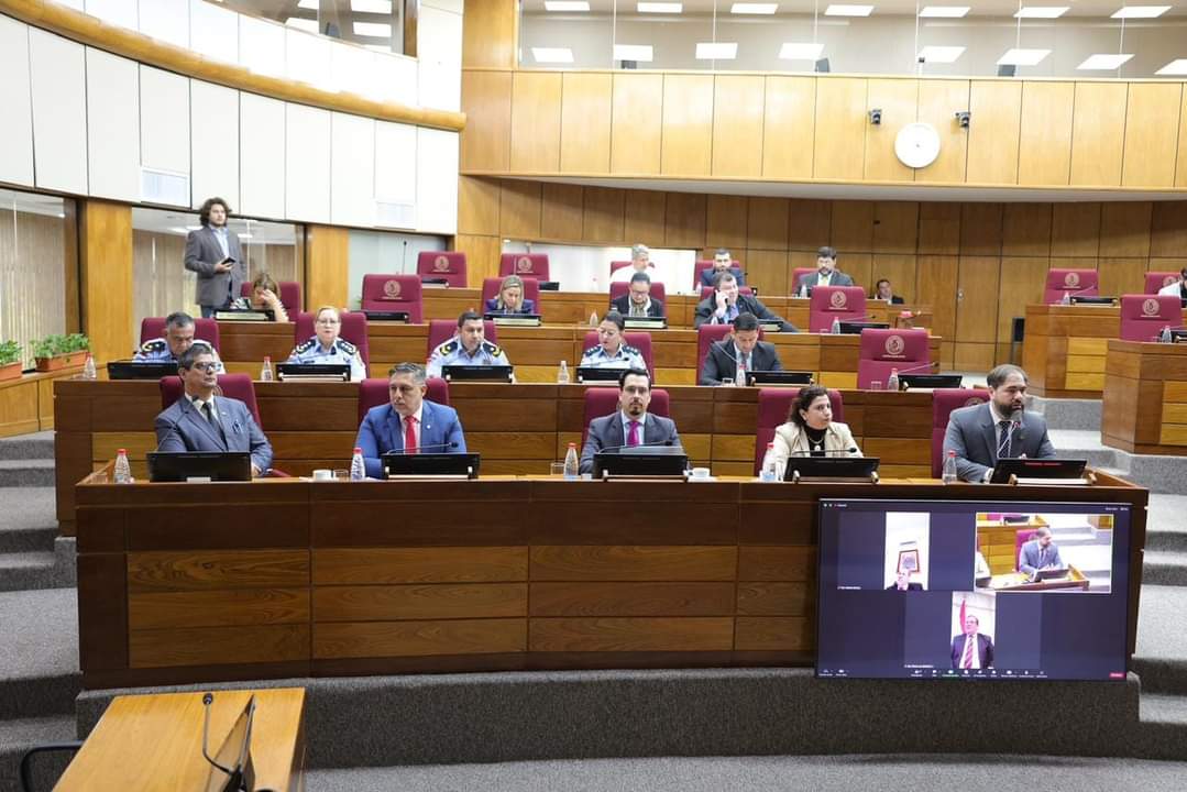 MDI_Paraguay's tweet photo. Sesionan de forma conjunta las Comisiones de Hacienda, presidida por el Senador Derlis Osorio y la de Cuentas, encabezada por el senador Dionisio Amarilla en cámara de Senadores. 

Por el Ministerio del Interior participaron el Director del 911... https://t.co/7cLqtRpKZo