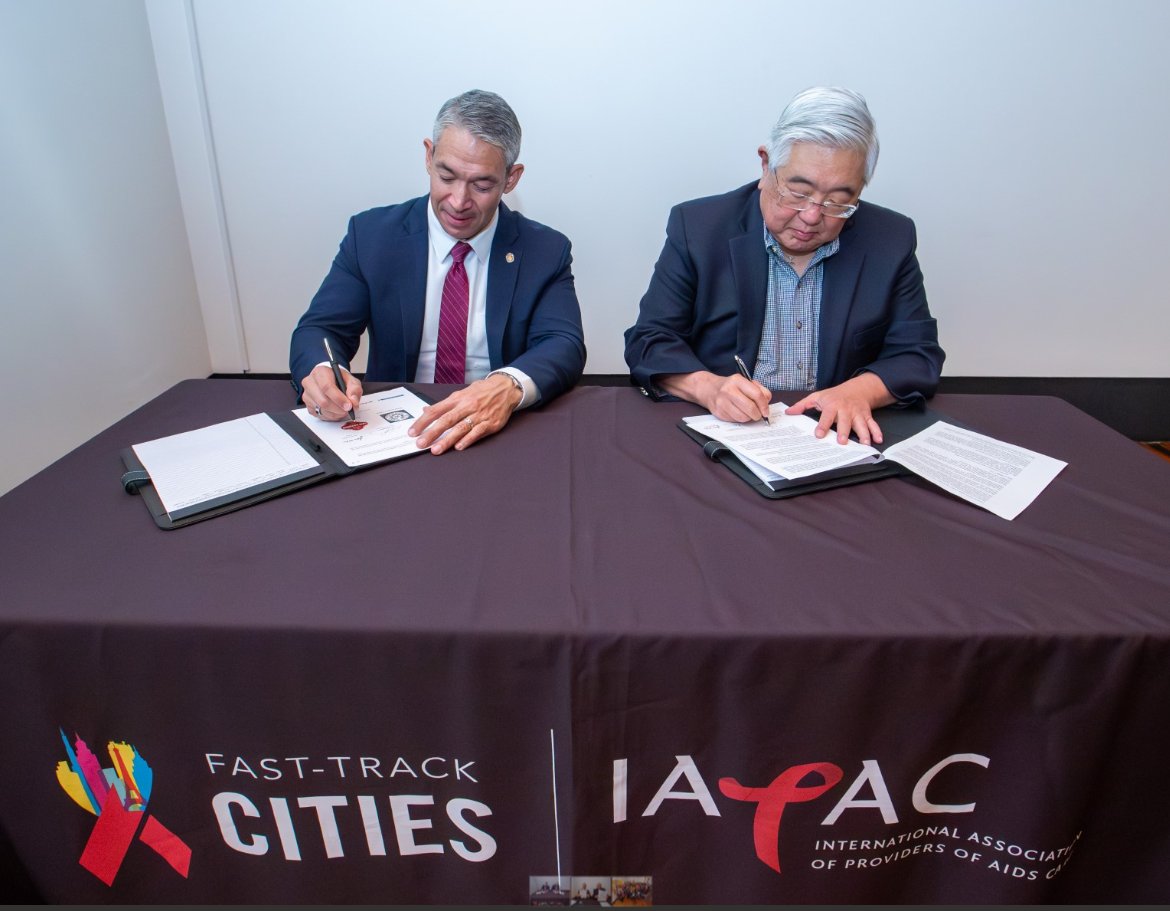 The Fast-Track Cities initiative unites cities worldwide with key partners to combat HIV, TB, and viral hepatitis. San Antonio and Bexar County recently joined this crucial effort, signing the agreement on April 15th. #FastTrackCities