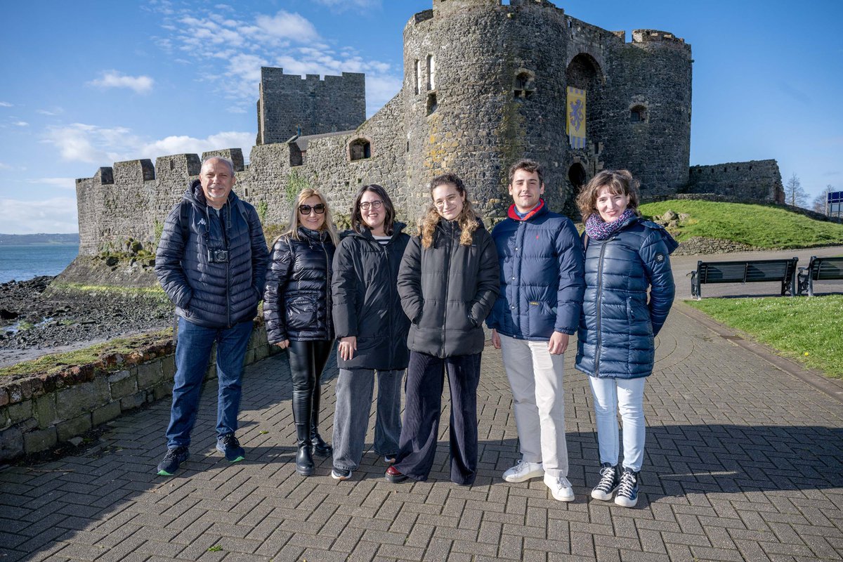 Journalists from a number of high-profile Spanish media outlets have been exploring Northern Ireland, as guests of Tourism Ireland and @NITouristBoard. The journalists flew to Belfast on the direct @easyJet flight from Barcelona. Here they are at beautiful Carrickfergus Castle.