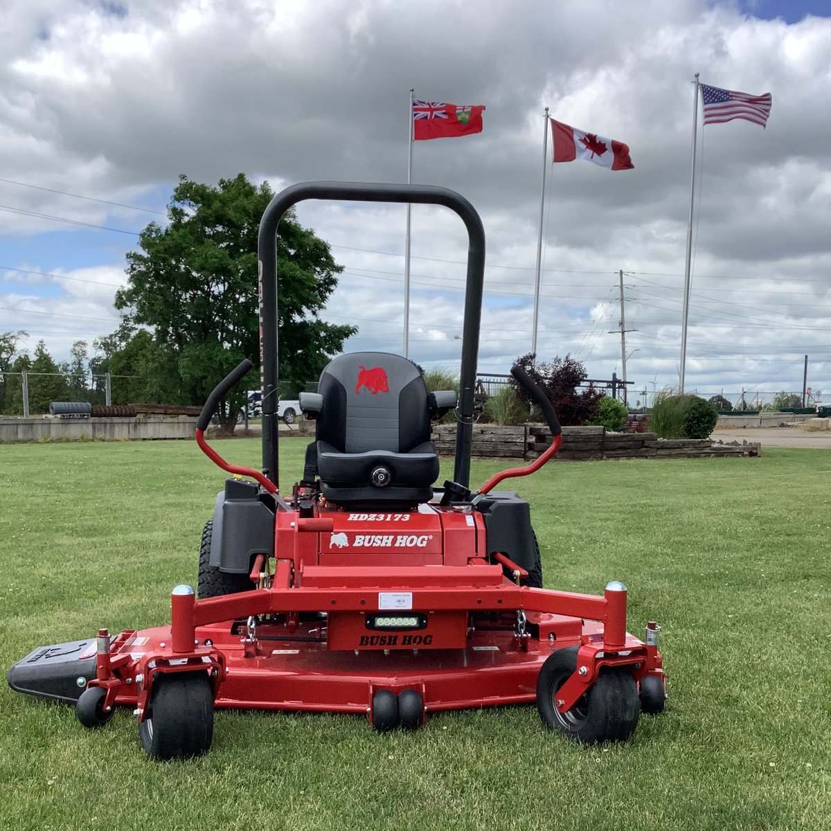 Did you know that we service lawnmowers? We don't just sell them. Riders, push, weed eaters, chainsaws, our service team can get in your spring service so you don't have worries through the season. #KentFarmSupplies #ServiceExcellence #MechanicShop