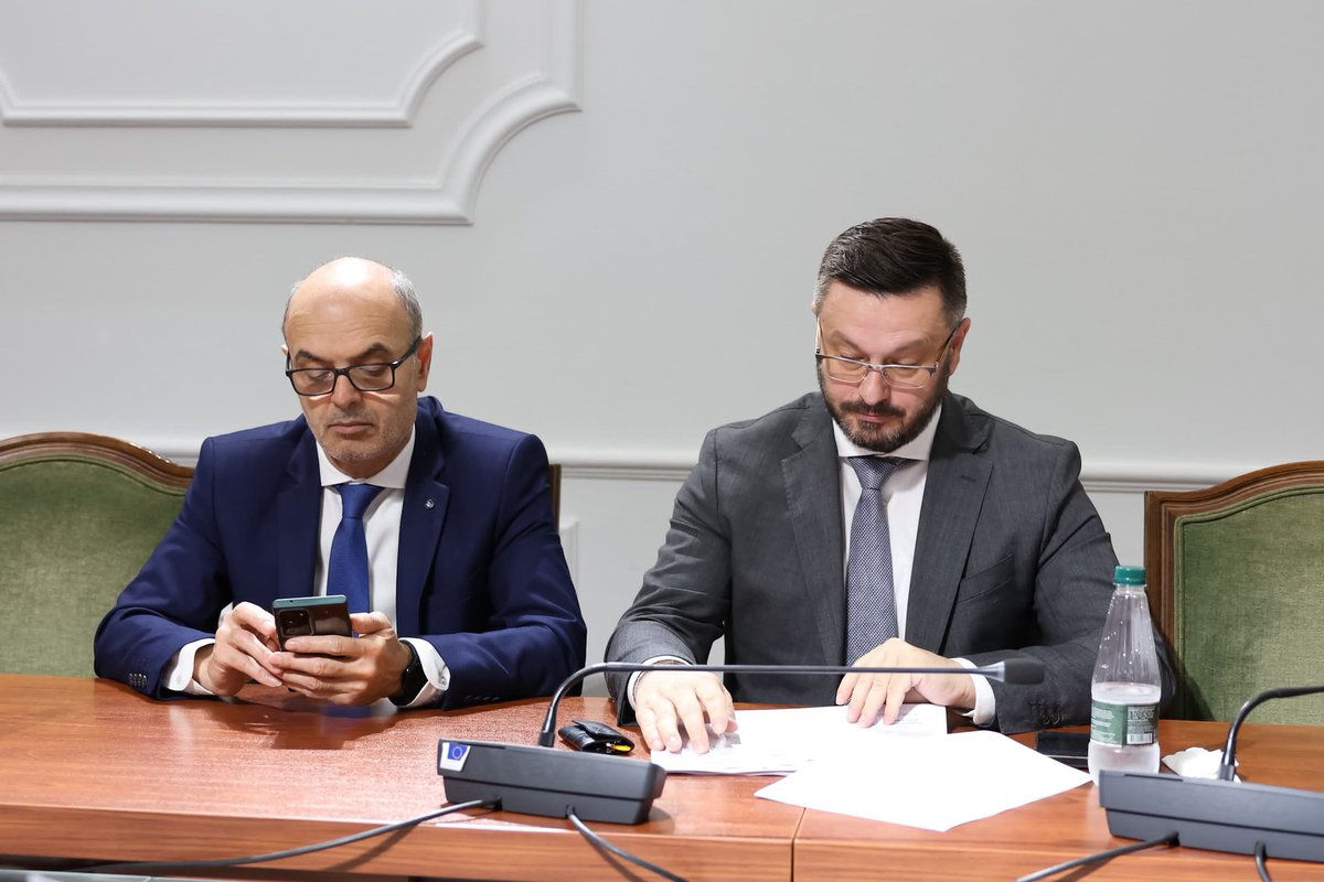 PlarentN's tweet photo. 🏛KOMISIONI I LIGJEVE 

Gjatë seancës së sotme votuam disa ndryshime në "Ligjin për planifikimin e territorit".

Nga ana tjetër shqyrtuam dhe tre projektligje me rëndësi. https://t.co/dsbHBgHB66