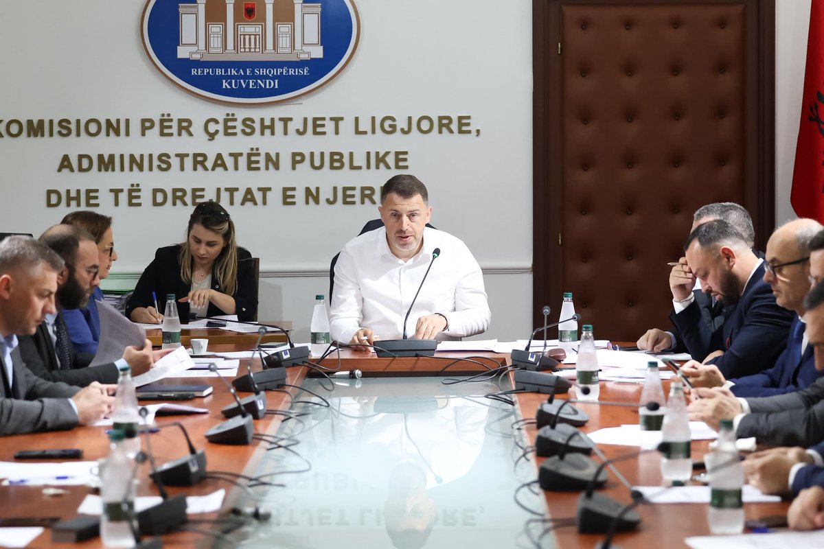 PlarentN's tweet photo. 🏛KOMISIONI I LIGJEVE 

Gjatë seancës së sotme votuam disa ndryshime në "Ligjin për planifikimin e territorit".

Nga ana tjetër shqyrtuam dhe tre projektligje me rëndësi. https://t.co/dsbHBgHB66