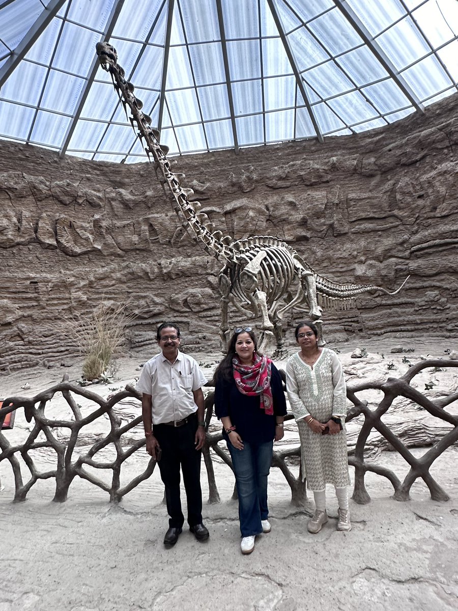 DrDinosaur2's tweet photo. Happy to host Dr. Narottam Sahoo - Advisor &amp; member secretary Gujarat Council on Science &amp; Technology, Dept. Of Science and Technology, Govt of Gujarat and his colleague Dr. Poonam Bhargava - Principal Scientific Officer  GUJCOST at the museum today. 
@narottamsahoo @Aaliyababi https://t.co/tMgIzZNJEE