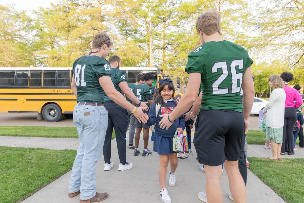 DeltaState's tweet photo. This is what #dsufamily is all about 💚 https://t.co/k8k1TK6PVk