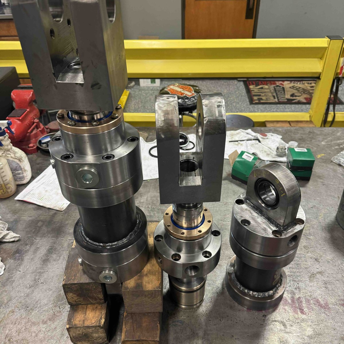 HannonHydLLC's tweet photo. “Just add oil” fluid power actuators designed and repaired since 1976. #hydraulics #cylinder #marketing https://t.co/XQ0A4BFSwH