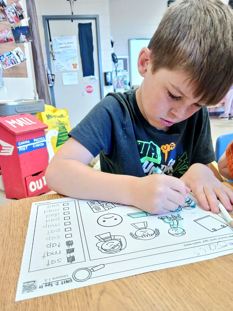 MmeJulieBell's tweet photo. Thank you to @msekinderland for this resource! It is a great reading comprehension activity that is easy to differentiate for. @alcdsb @alcdsb_olmc #Togetherisbetter #ALCDSBMYSP #ALCDSBblessed #ScienceOfReading https://t.co/7h6VGwEpJO