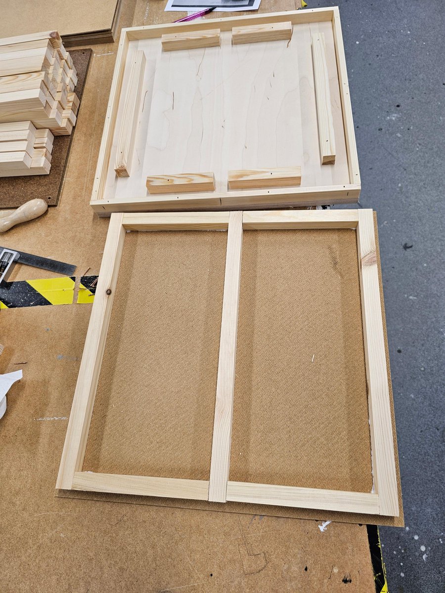 TateResearch's tweet image. #GREENART project update: as part of our case study phase @Tate #conservators and #scientists are developing interim mock-ups that will approximate #paintings by Bridget Riley to explore @ProjectGreenart materials and refine treatment methodologies. 👩‍🔬🎨

tate.org.uk/about-us/proje…