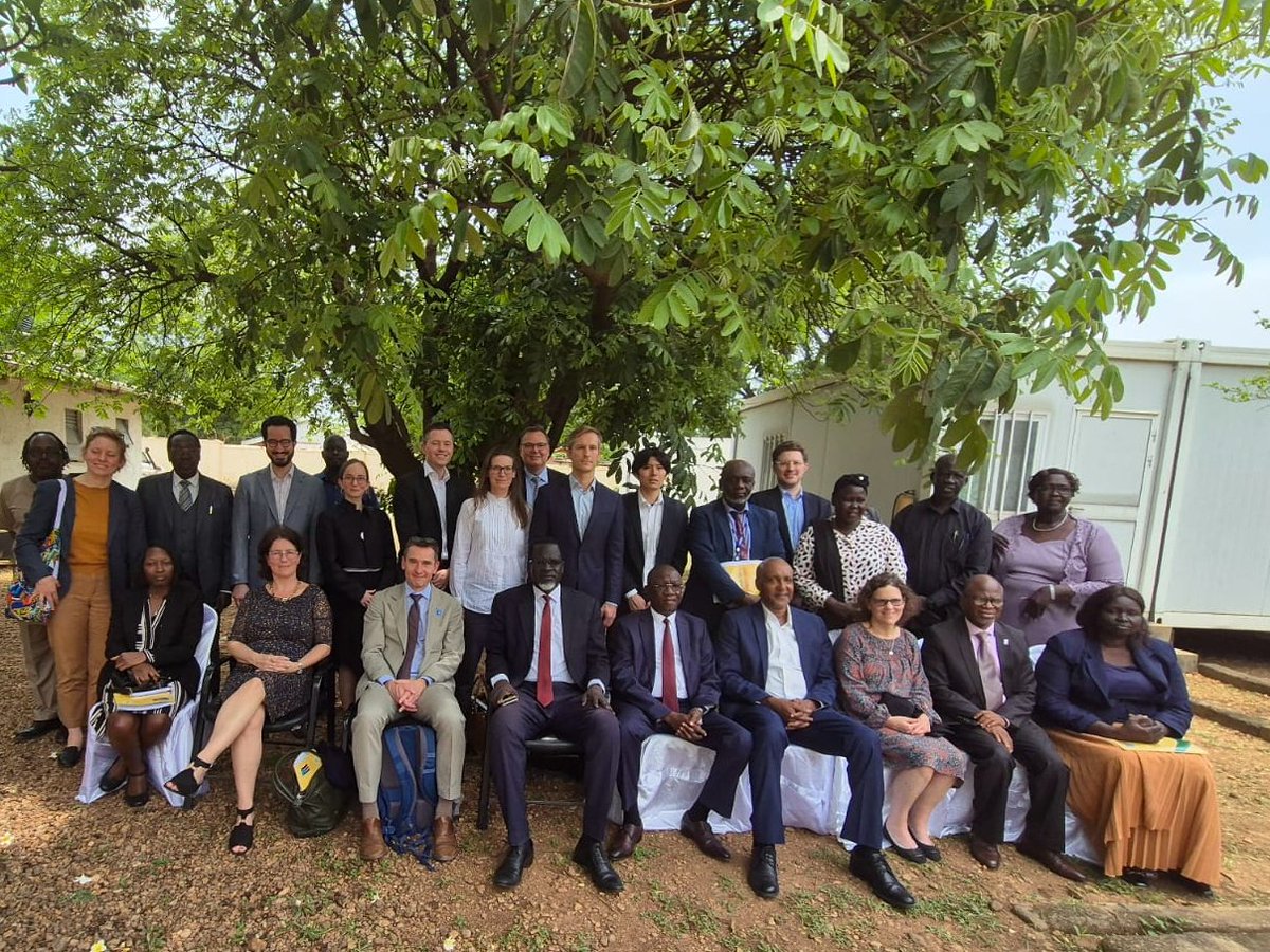 In South Sudan 🇸🇸, the donor partners of the Peacebuilding Fund are meeting w/ the members of the National Constitutional Review Commission. 
PBF is assisting in advancing a gender-responsive, people-centered, participatory, & inclusive constitution-making process.
#InvestinPeace