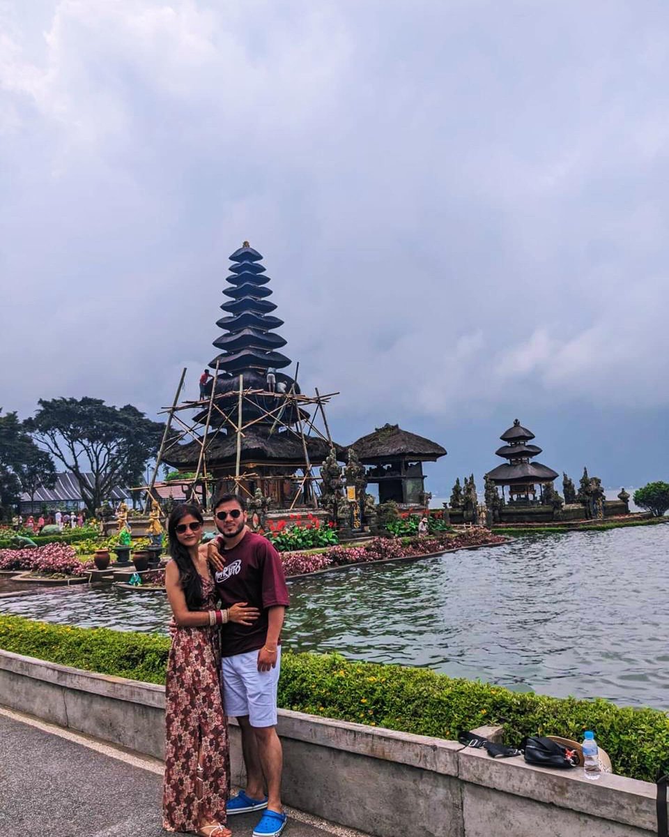 For those perfect #romantic poses 🧡💛

📸: Ms. Ritu Ghansela

#couplegoals #couplelove #loveisintheair #lovelife #besttripever #trip #baliindonesia #balitrip #takemeback #indonesia #HolidayTram #Shavik #travel #holiday #bestvacations #letsgoeverywhere #wallpaper #perfectpicture