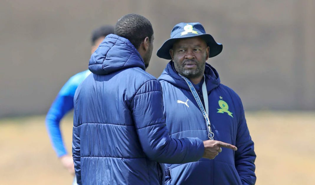 🚨 𝗠𝗡𝗚𝗤𝗜𝗧𝗛𝗜 𝗨𝗣𝗗𝗔𝗧𝗘 Mamelodi Sundowns First Team Coach Manqoba Mngqithi remains “in talks” with the club, as they look to extend his stay beyond the end of the season, his agent Mike Makaab confirmed to iDiski Times. Story by @Lorenz_KO ✍️ idiskitimes.co.za/transfer-centr…