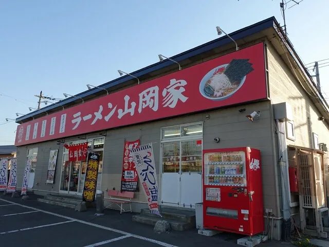 Iumo13's tweet photo. 【定期】この中に一枚だけ国民民主党代表 玉木雄一郎の地元事務所があります https://t.co/kusUEzNpqv