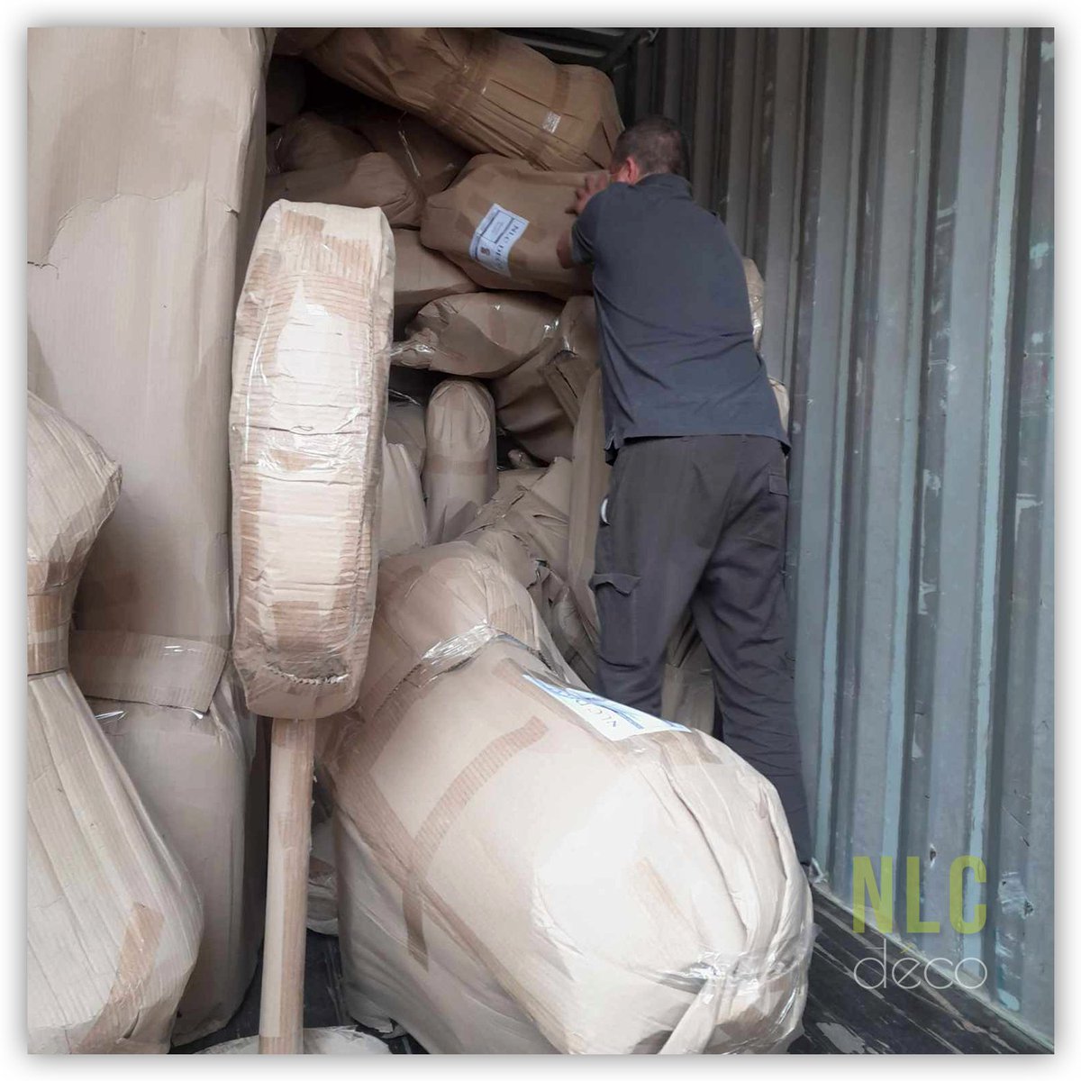 DECORaas's tweet image. Déchargement d'un container hier qui contenait #girafes, #hippopotames, #sucettes géantes ...
Une #équipe organisée et solidaire, de grosses suées mais un travail efficace !
nlcdeco.fr

@news_carrefour @museecluny @zoobeauval @zoodeparis @zooauvergne