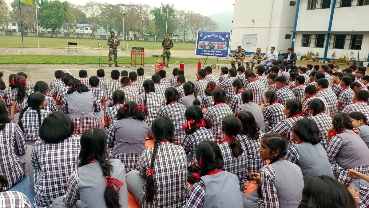 Fire safety drill at PM Shri KV AFS Borjhar. Safety is our top priority! #FireSafety #KVAFSBorjhar
@GuwahatiKvs 
@KVS_HQ 
@EduMinOfIndia