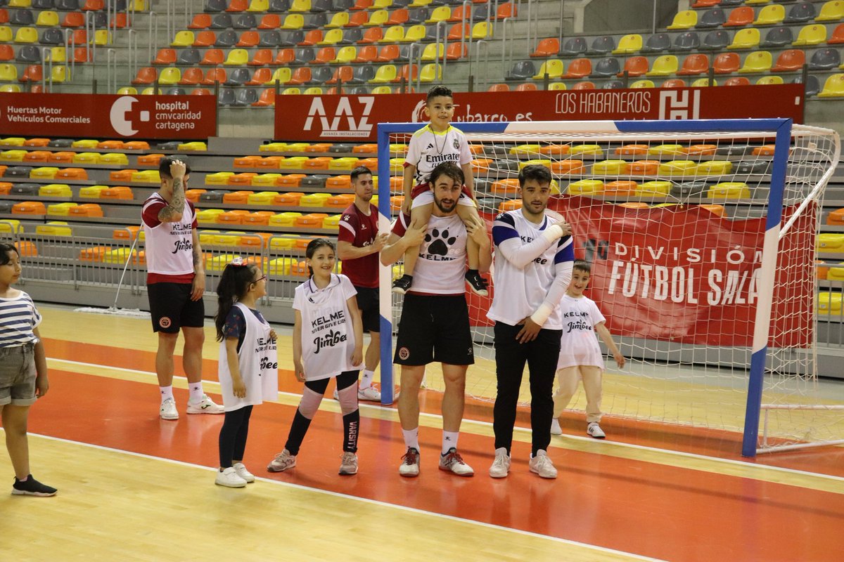 EN IMÁGENES 📸 | Por aquí tenéis algunas de los momentos que nos ha dejado la visita de nuestros ahijados del <a href="/CPSAntonioAbad/">CEIP San Antonio Abad</a> esta mañana

💻 jimbeecartagena.com/2024/04/16/el-…

¡Qué bien lo hemos pasado! 😆

(1/2) 👇🏼