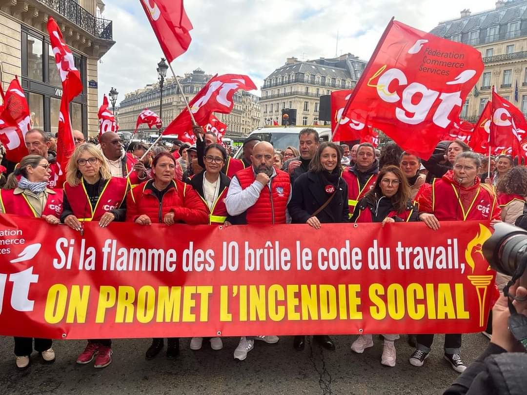 CGTPONTIVY's tweet image. Une manifestation massive hier qui a clairement exprimé le refus des salariés du commerce et des services de renoncer à leurs droits au profit d&apos;un événement sportif mondial. 

Ne soyons pas sacrifiés pour l&apos;intérêt national ! #JOParis2024 #Codedutravail #CGT