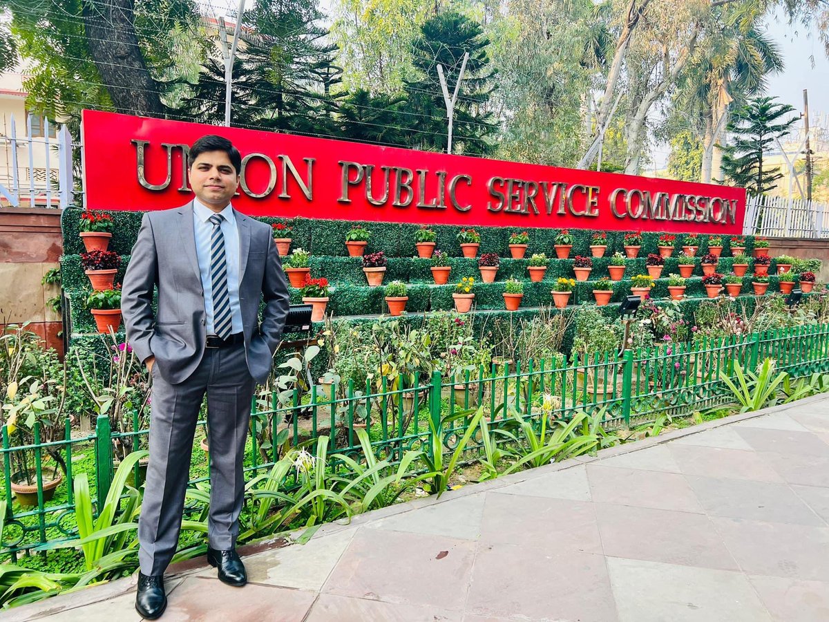 Barmer_Girdhari's tweet photo. Congratulations puran ! We are proud of you.
#IAS #Rank885
@GoparamINC @VikramBunker555 https://t.co/3wndemlWk5