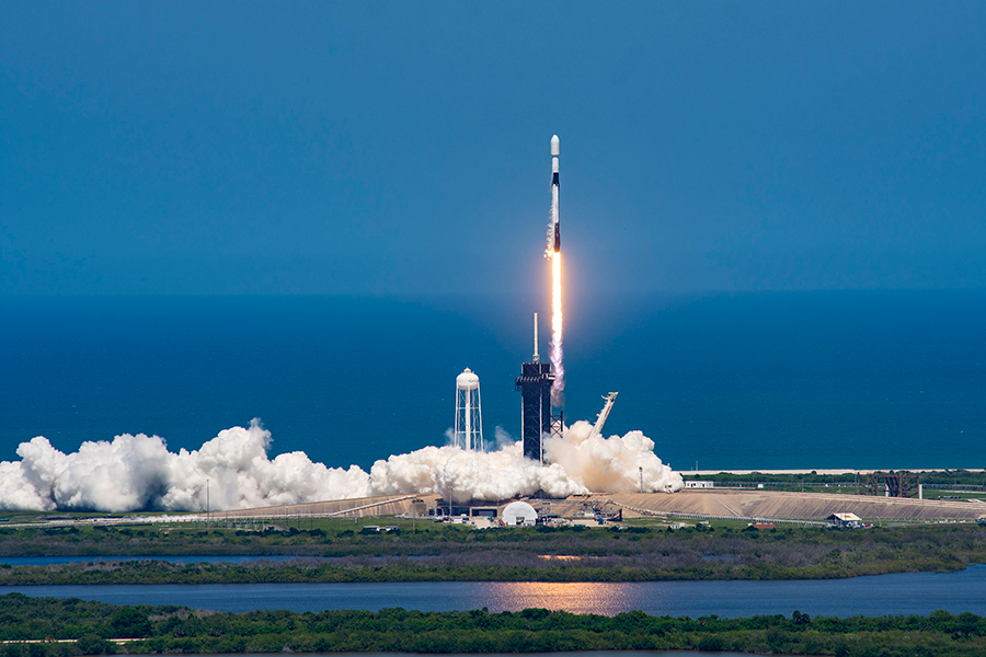 🚨LAUNCH ALERT🚨 🚀SpaceX will launch the next Starlink mission. ⏰April 17 with a launch window that opens at 5:24 p.m. 👀The main visitor complex will remain open until 6 p.m. for the attempt. 💻Explore More: tinyurl.com/ju9pbxru