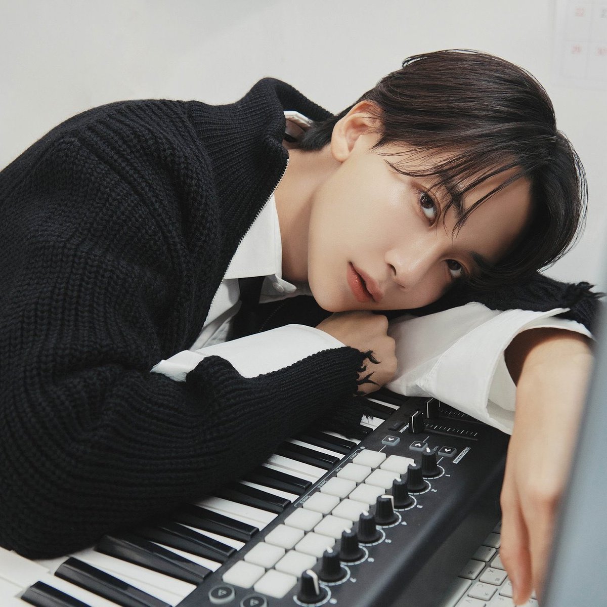 hanniethinker04's tweet photo. 17 is right here jeonghan                        fml jeonghan https://t.co/ZuGYC75OcV