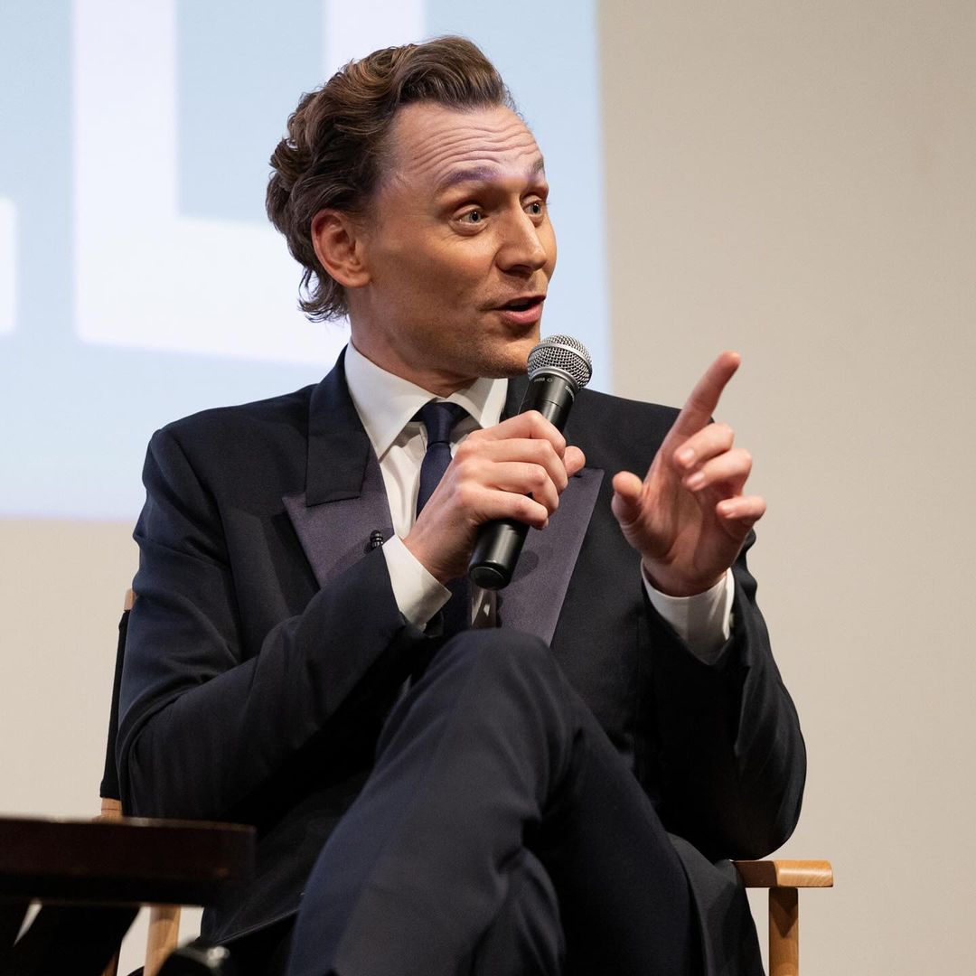 TomHidFansLATAM's tweet photo. Mรกs fotos de Tom en el "Happy, Sad, Confused" de la semana pasada.
ยกY me encanta cรณmo se ve con la gorra! ๐
๐ท joshhorowitz.
#tomhiddleston #joshhorowitz #twhiddleston #hiddlesarmy #hiddlesworld #hiddlesarmy #hiddlesfans #hiddlestoners https://t.co/BSiCS2Ng0U