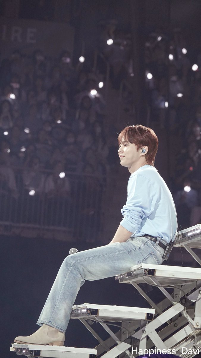 xiumin will always look at a crowd of exols and fairies with all the fondness and love in his eyes ♡