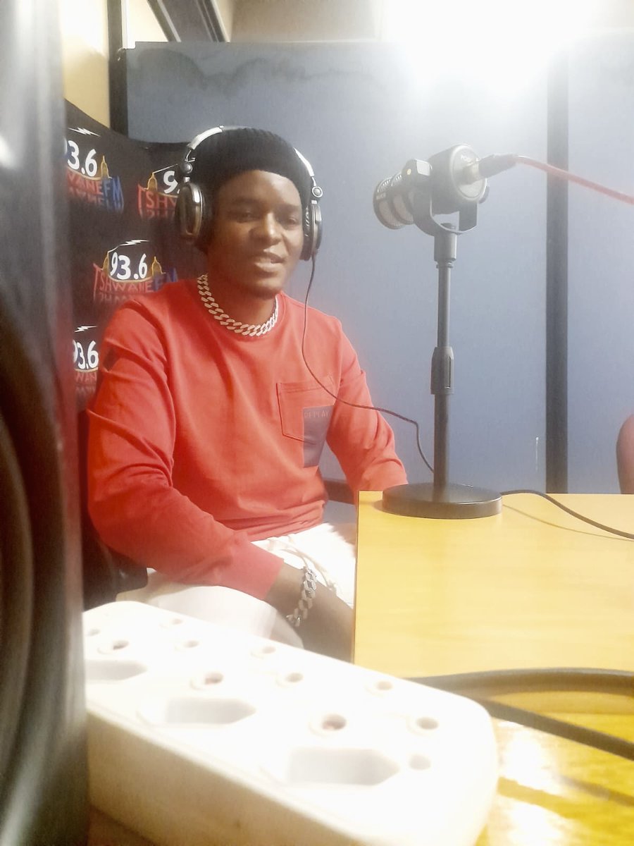 AyandaN03550681's tweet photo. Keep your face always toward the Sunshine,and Shadows will fall behind you.
Uwena Mdali🙏Ngyabonga❤️Tshwane FM 93.6 
#AyandaNxele
#tshwaneuniversityoftechnology https://t.co/ds7qy9oY0h