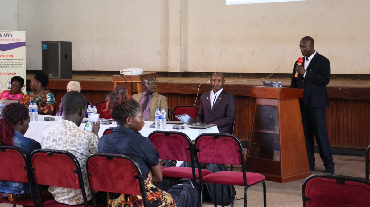 mrogers4christ's tweet image. Delivered a presentation with @Kawauganda on #ICTIntegration in teaching and learning to teachers and school heads converged at Jinja Town Hall this afternoon. Urged them to develop a comprehensive #schoolICTPOLICY, strategically catering for the &apos;I&apos;, the &apos;C&apos; and the &apos;T&apos; in ICT.