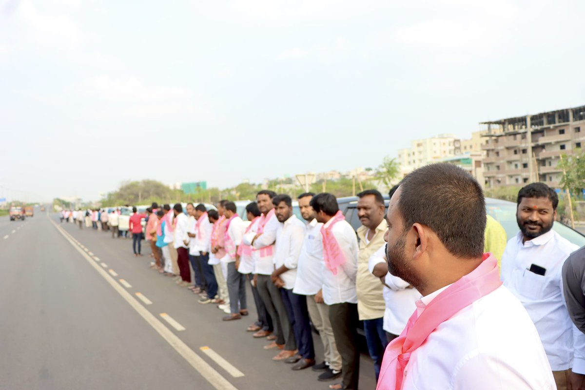 KBR_BRS's tweet photo. తెలంగాణ రాష్ట్ర ��ొలి ముఖ్యమంత్రి, @BRSparty అధినేత శ్రీ #KCR సార్ గారితో కలిసి @RajuShambipur గారు ఈరోజు మెదక్, జహీరాబాద్ పార్లమెంట్ నియోజకవర్గాల ప్రజల ఆశీర్వాద సభలో పాల్గొనడం జరిగింది.

#TelanganawithKCR 

@KTRBRS 
@TSwithKCR https://t.co/Poxt2Y2aK9