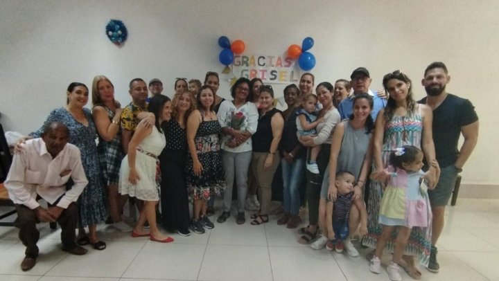 El Departamento de Economía de la Facultad de Ciencias Económicas #UCLVnuestra realiza actividad sorpresa de despedida a su líder por mas de 18 años!!! Gracias Gisel por tanto !!! ❤️❤️❤️
<a href="/GriselBarrios9/">Grisel Barrios</a> 
<a href="/lbolivera73/">Luis A. Barranco Olivera</a> @CancioDiaz_Y <a href="/YerenisTorres/">Yerenis Torres</a> <a href="/CubaMES/">MES</a> <a href="/UCLVCU/">UCLV 🇨🇺</a> <a href="/JMC_Cubano/">José Antonio Marimón Carrazana</a>